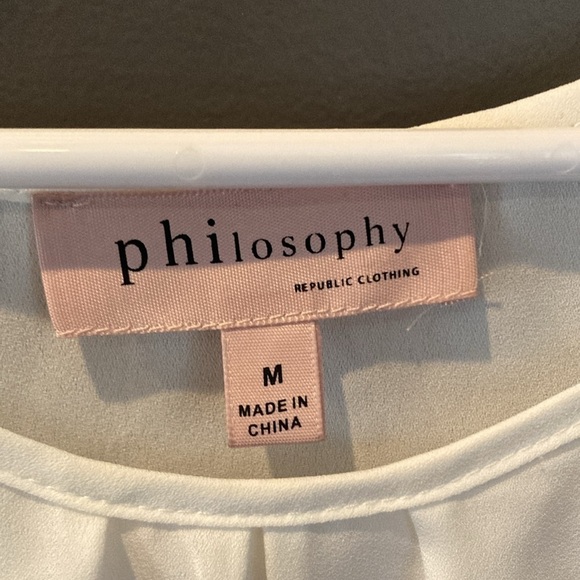 Philosophy size medium pretty lace detailed sleeves great condition blouse - Picture 2 of 5